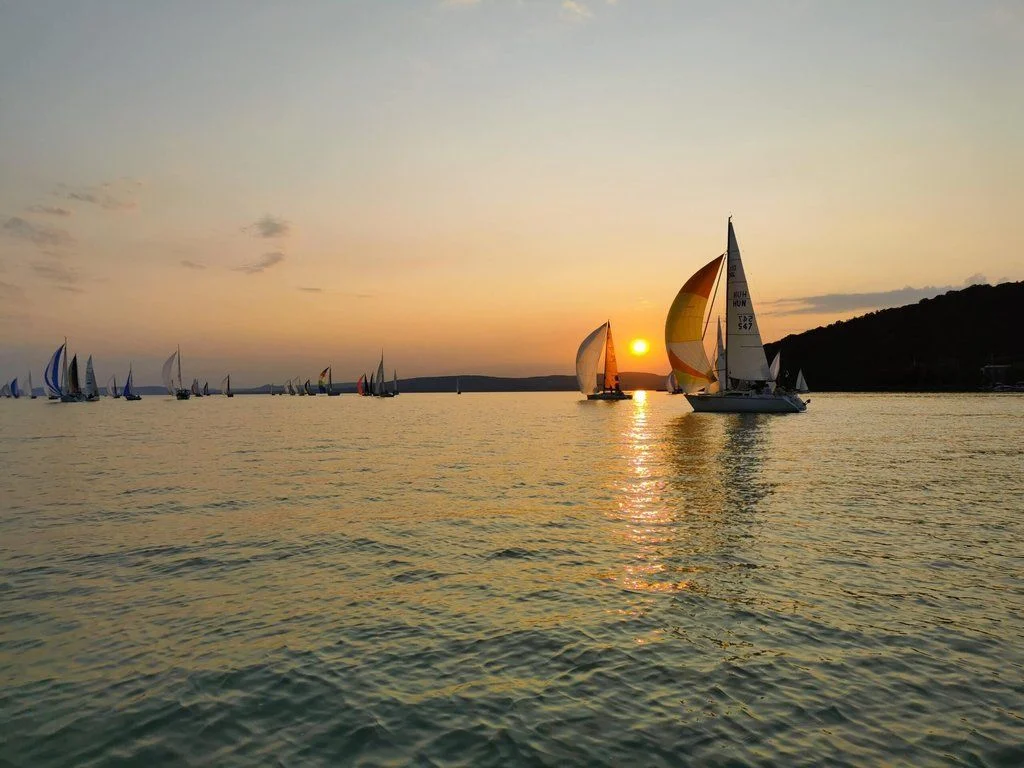 A Balaton nem vár…