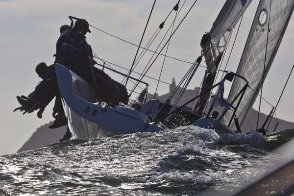 Első állomás - Melges32 Series - Vitorlás tudattágítás