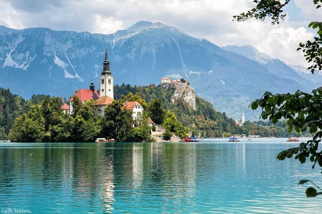 A Bledi-tó télen is várja a turistákat