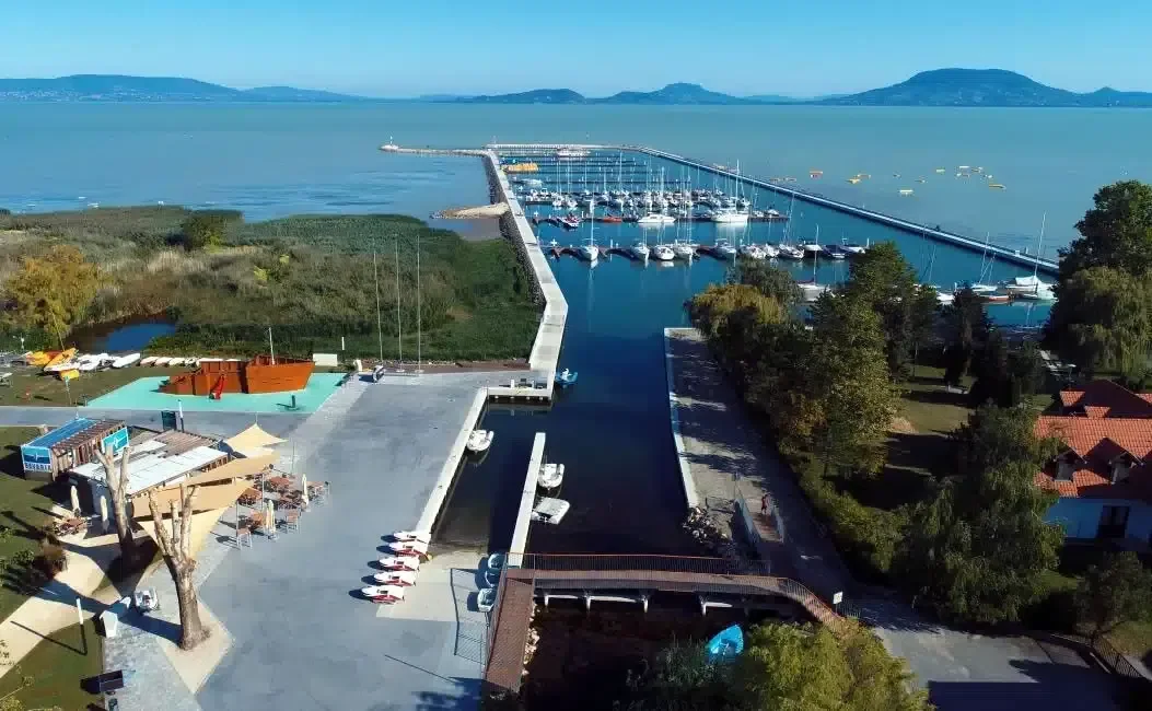 A Balaton déli partján létesített kikötők ökológiai kockázatai
